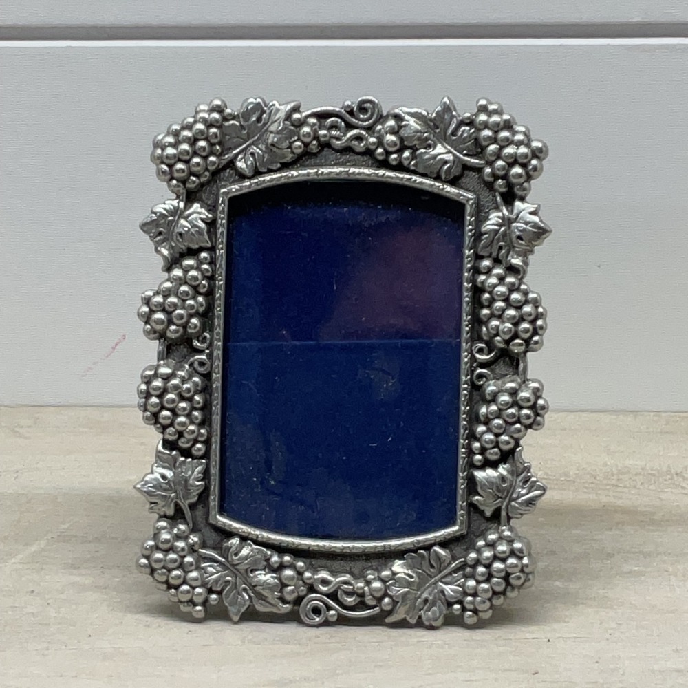 Heritage Metalworks 1991 Fine Pewter Grape Vine Picture Frame Made in USA 1360